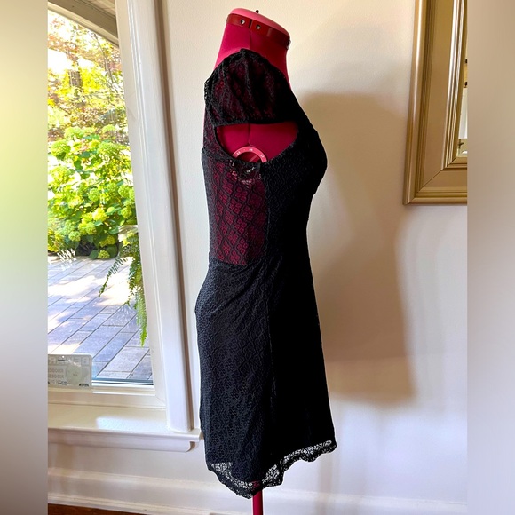 BLACK LACE MINI DRESS - Picture 4 of 9